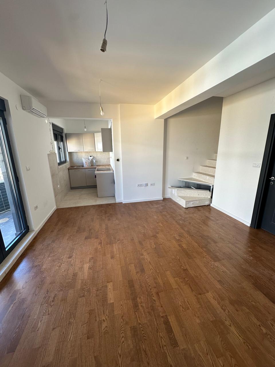 Izdaje se Trosoban Duplex stan u Zagoriču , Podgorica 